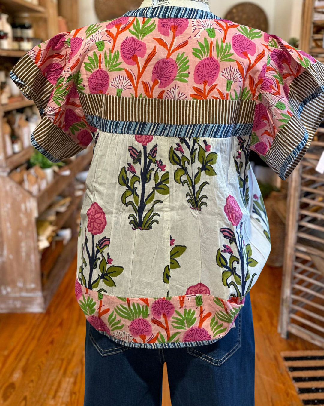 Comfortable Garden Print V-Neck Top