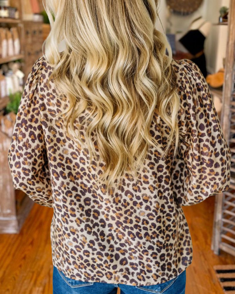 Trendy Leopard Print Contrast Collar Top