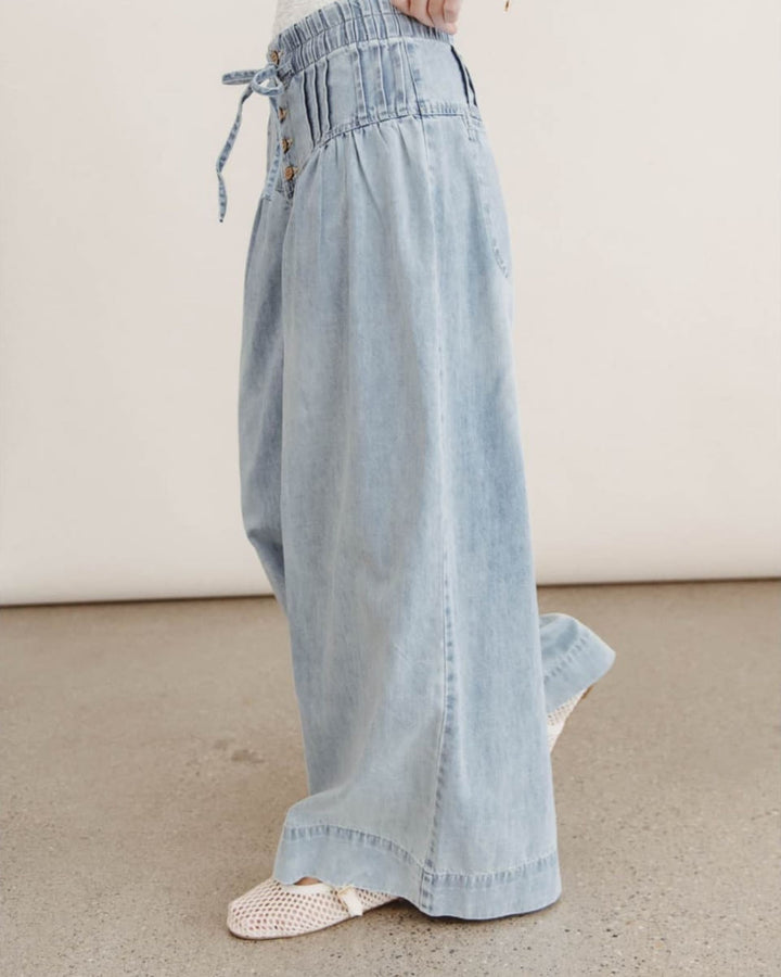 Relaxed Pleated Wide-Leg Jeans