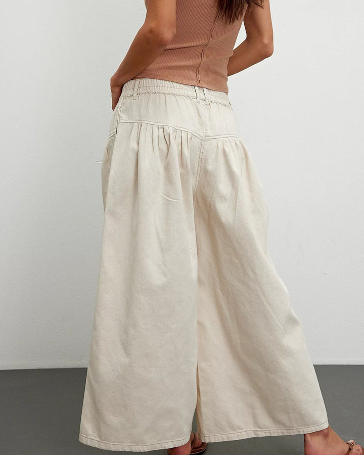 Relaxed Pleated Wide-Leg Jeans